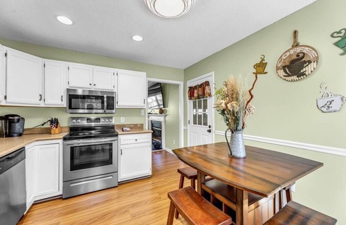 Kernersville Casa | 1.5 Miles to dwntwn, Beautiful 3bd, Huge 2 car gar