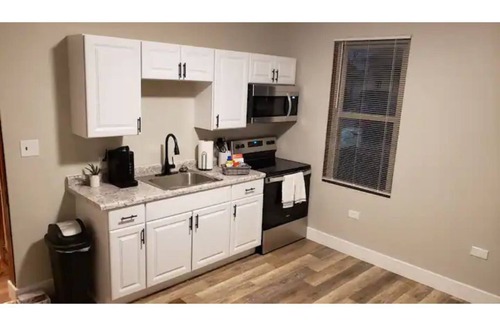 Quincy Apartamento | 1 bdrm apt sleeps 3, W/D, free parking, wi-fi