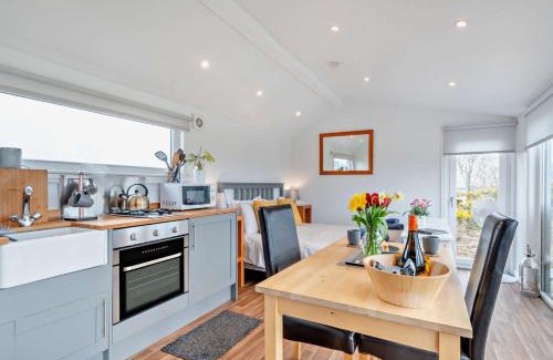 Dalry Casa | 1 Bed in Dalry 91418