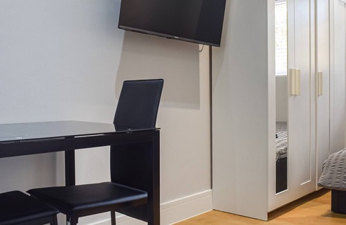 Crawley Cabaña | 1 bedroom accommodation in Crawley