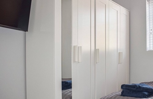 Crawley Cabaña | 1 bedroom accommodation in Crawley