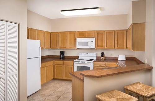 West Yellowstone Condominio | 1 milla de la entrada del parque! RESORT 2 dormitorios / 2 baños condominio ~ piscina ~ jacuzzi ~ gimnasio