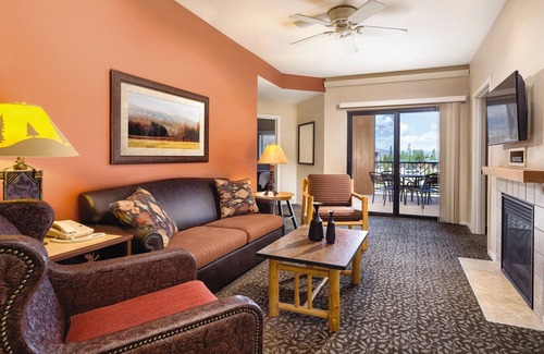 West Yellowstone Condominio | 1 milla de la entrada del parque! RESORT 2 dormitorios / 2 baños condominio ~ piscina ~ jacuzzi ~ gimnasio