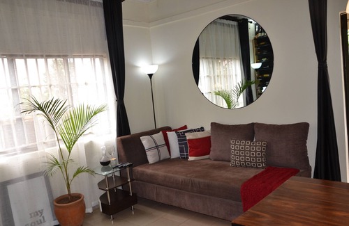 Bukoto Casa | 1 br, 1 ba espacio actualizado para alquilar adecuado para parejas y personas en viajes de negocios