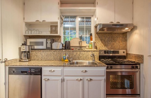 Montclair Apartamento | ¡RETIRO DE COLINA SUPERIOR DE 1 BR! PISO COMPLETO NR UC BERKELEY EN HERMOSA ZONA DE MADERA