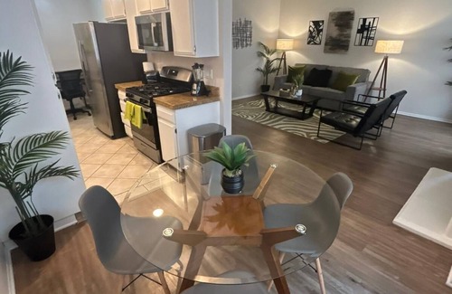 Beverly Hills Hotel | 1 BR Oasis Beverly Hills, Parking, Pool, & Fitness