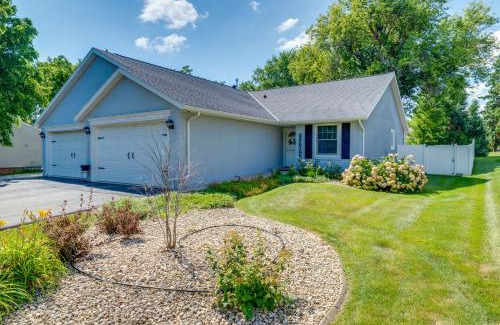 Lake Mills Apartamento | 1 Mi to Beach Dog-Friendly Condo in Lake Mills!