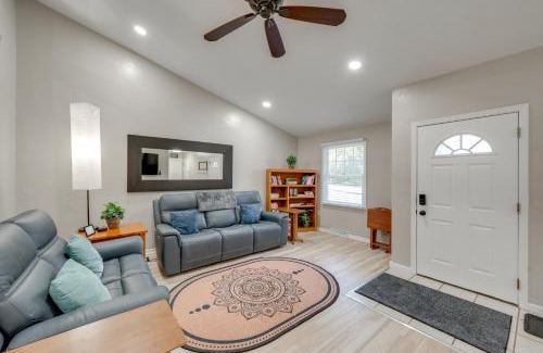 Lake Mills Apartamento | 1 Mi to Beach Dog-Friendly Condo in Lake Mills!