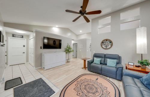 Lake Mills Apartamento | 1 Mi to Beach Dog-Friendly Condo in Lake Mills!