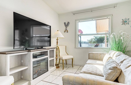 Hudson Beach Estates Apartamento | < 1 Mi to Beach: Hudson Apt w/ Fishing Dock Access