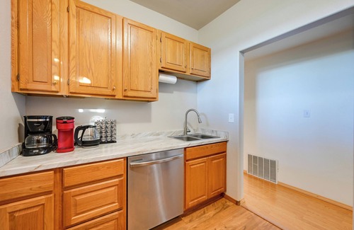 Boston Harbor Apartamento | 1 Mi to Burfoot Park: Olympia Apt w/ Scenic Views
