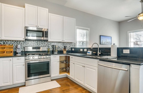 Downtown Cabaña | 1 Mi to Dtwn: Home w/ Backyard in Raleigh!