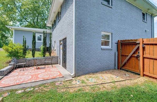 East Point Apartamento | 1 Mi to Train: ATL Area Apt w/ Patio & Shared Yard