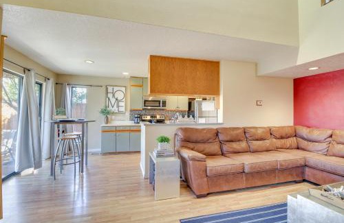 Northeast Heights Casa | 1 Mi to UNM Convenient Albuquerque Townhome!