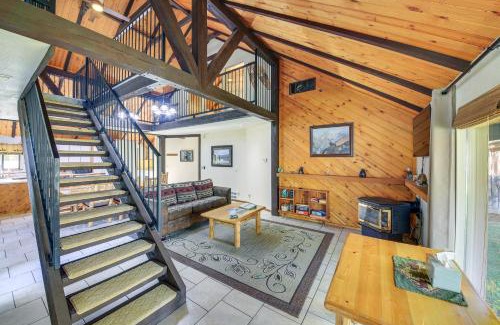 Libby Casa | 1 Mi to Dtwn Libby Peaceful Home with Creek Access!