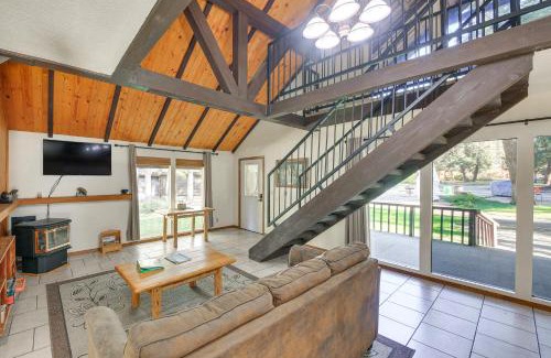 Libby Casa | 1 Mi to Dtwn Libby Peaceful Home with Creek Access!