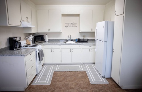 Clawson Apartamento | 1 mile from Kaiser Oakland, Alta Bates, & UCSF Benioff Children's Hospital.