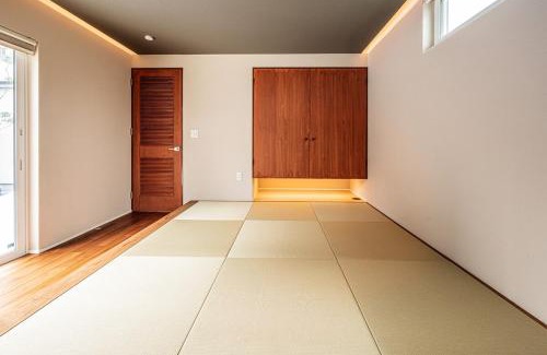 Yahatahigashi Villa | 1 minute from Fukuoka Hachimangū Station! Luxury Private Villa Pool, Golf, Sauna