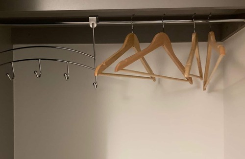 Swindon Casa | 1 private bedroom with shared Bathroom