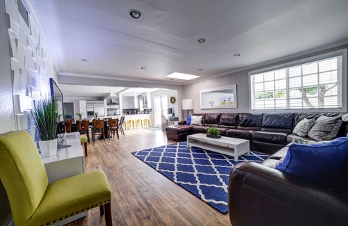 Southwest Anaheim Casa | 10 Bd Disneyland Pool Home WOW Frozen & Superhero Kids Rooms! Casas Vacashine!