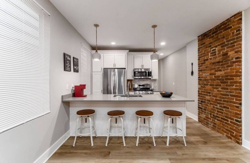 Livingston Park Apartamento | 10) Entire Home/Private Parking/Fenced Yard