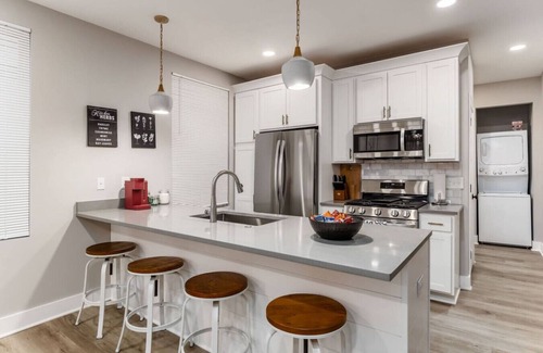 Livingston Park Apartamento | 10) Entire Home/Private Parking/Fenced Yard