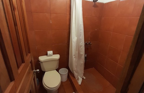 San Isidro Apartamento | 10 km's From SJO Airport In the Cool Hills of the Central Valley!