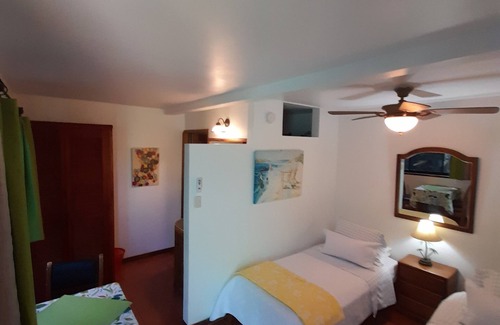 San Isidro Apartamento | 10 km's From SJO Airport In the Cool Hills of the Central Valley!