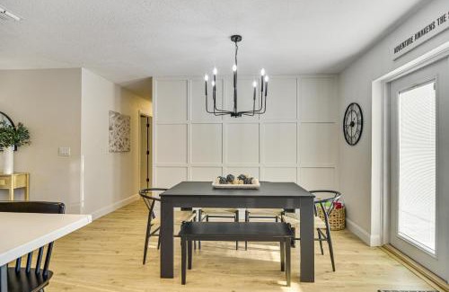 Pinellas Park Casa | 10 Mi to Dtwn St Petersburg Mod Central Getaway