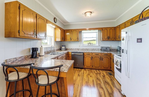 Piney Creek Casa | 10 Mi to New River State Park: Rural Home w/ Views