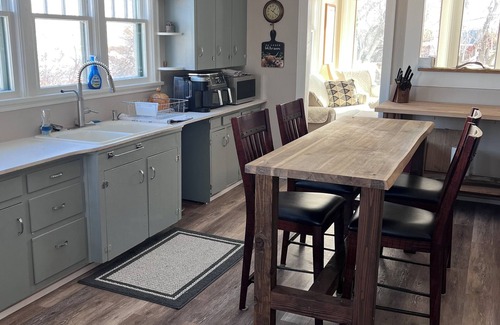 Red Lodge Otro | 100 Year old Swedish Homestead with a modern touch. 8 Miles from Red Lodge, MT