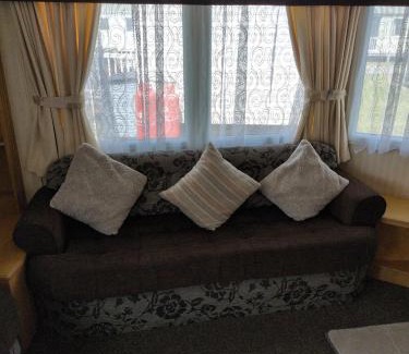 Ingoldmells Chalet De Esquí | 104-2 coral beach 8 berth 4 ADULTS MAX LEAD PERSON MUST BE OVER 30