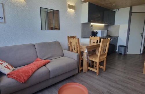 Aime Apartamento | 10m from resort center, view mountain, balcony, tv, ski locker, 26m², La Plagne