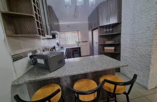 Kimberley Apartamento | 11 Debonair Self Catering Apartment