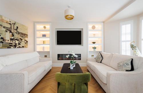 Portrush Casa | 111 By Mayfair - Luxurious 12 Bedroom House, Portrush