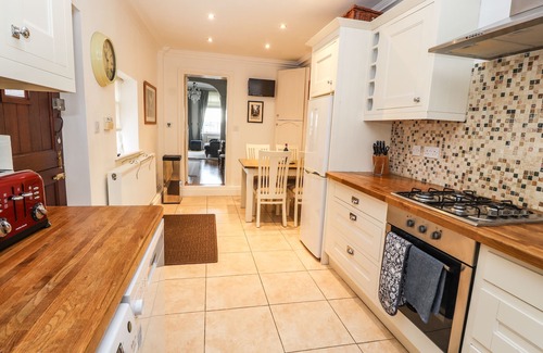 Chester Cabaña | 12 Deva Terrace, CHESTER