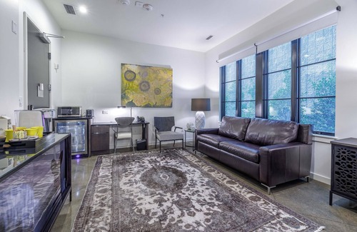 Midtown Hotel | 121 Hotel by AvantStay | Chic & Modern Superior Suite In Ideal Nashville!