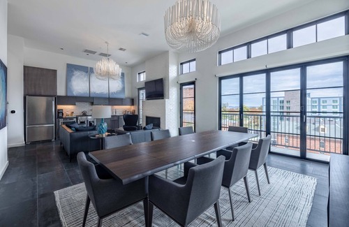 West End Hotel | 121 Hotel by AvantStay | Modern Penthouse Suite w/ Living Area & Kitchen!