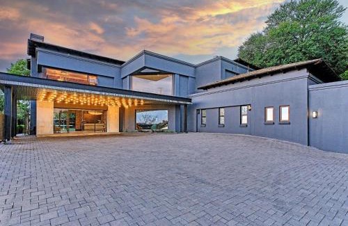 Greater Johannesburg Metropolitan Area Villa | 122 on Sherwell