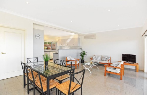 McCracken Casa | 13 La media luna, puerto de Victor