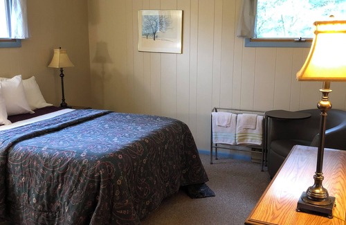 Paupack Complejo | 14-bedroom resort in tranquil Paupack. 1885 Farm & Guest House with Game Room!