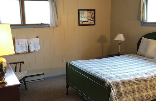 Paupack Complejo | 14-bedroom resort in tranquil Paupack. 1885 Farm & Guest House with Game Room!