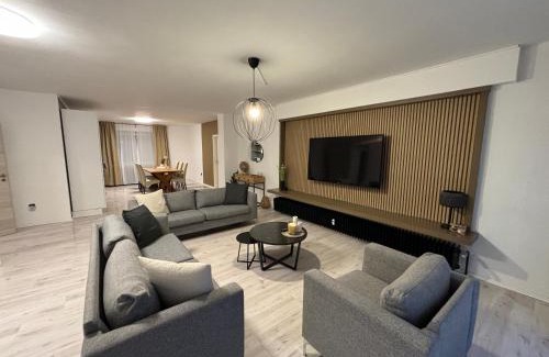 Region Hannover District Apartamento | 140qm - 4 Zimmer- Parkplatz - Autobahn - blauer See - MalliBase Apartments