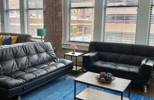 Downtown Kansas City Hotel | 1480Sq ft 2BR 2BA LOFT Downtown KC Historic Build