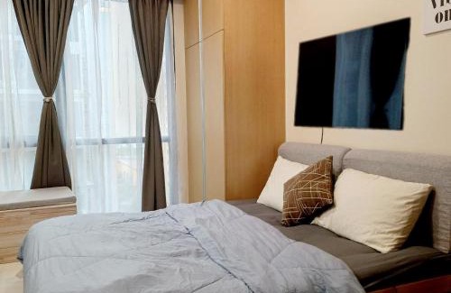 Pinagsama Apartamento | 14F NEVER TOO SMALL BGC Unit 3 mins Walk to The Venice Grand Canal Mall FREE PARKING
