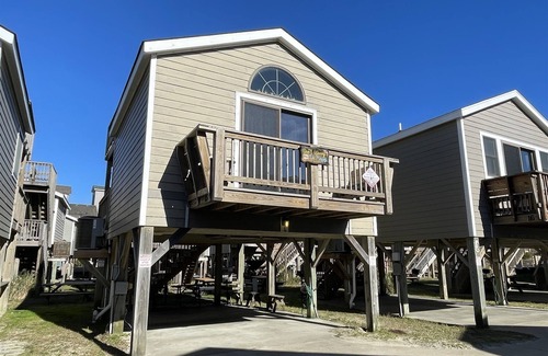 Hatteras Condominio | 15 Don't Worry Be Happy Studio Bedroom Condo by RedAwning