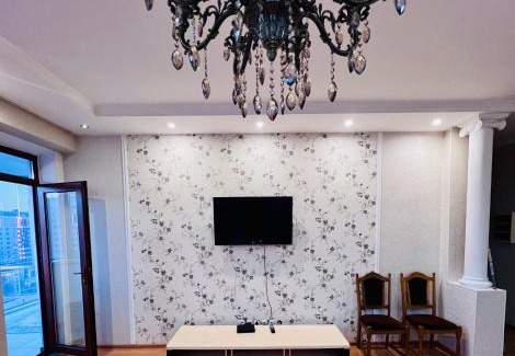 Nur-Sultan Apartamento | 153 Уютные апартаменты с видом на Байтерек и поющие фонтаны с 2 кроватями King и диваном на 10 этаже