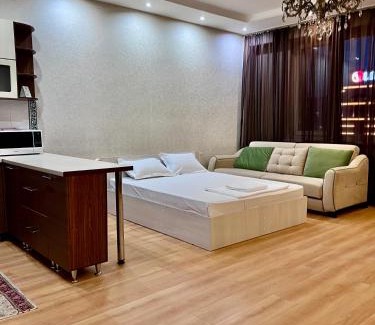 Nur-Sultan Apartamento | 153 Уютные апартаменты с видом на Байтерек и поющие фонтаны с 2 кроватями King и диваном на 10 этаже