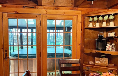 Albrightsville Cabina | CABINA DE REGISTRO con bañera de hidromasaje INTERIOR y sala de juegos - Se admiten mascotas