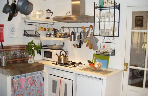 Thezan-des-Corbieres Cabaña | 18th Century Artesanos Cottage cuidadosamente restaurada situada en un pueblo de elaboración del vino